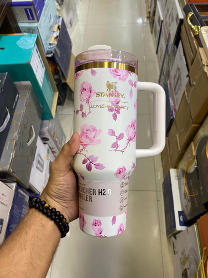 Stanley LoveShack Fancy
Holidays Collection Quencher H2.0 Flow State Tumbler | 40 OZ