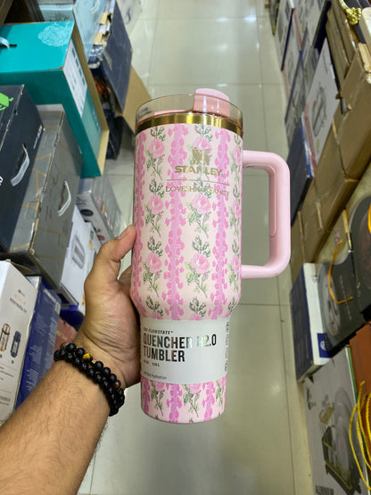 Stanley LoveShack Fancy
Holidays Collection Quencher H2.0 Flow State Tumbler | 40 OZ
